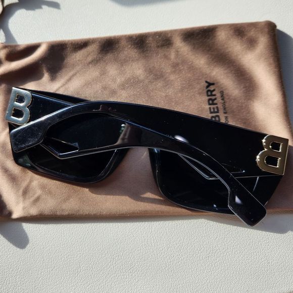 BURBERRY Motif Black Rectangle Sunglasses - Picture 8 of 9